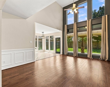 5526 Walnut Glen Lane - Photo Thumbnail 8