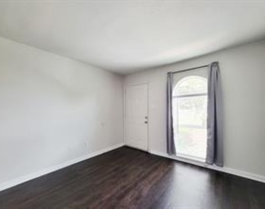 101 Brookside Lane - Photo Thumbnail 2