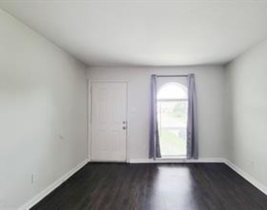 101 Brookside Lane - Photo Thumbnail 9