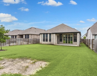 9622 Wright Drive - Photo Thumbnail 3