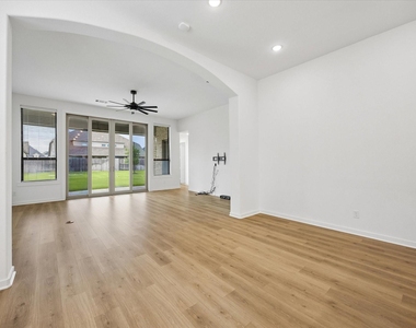 9622 Wright Drive - Photo Thumbnail 8