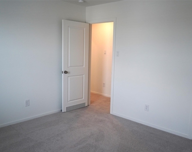 7614 Barcelona Springs - Photo Thumbnail 15