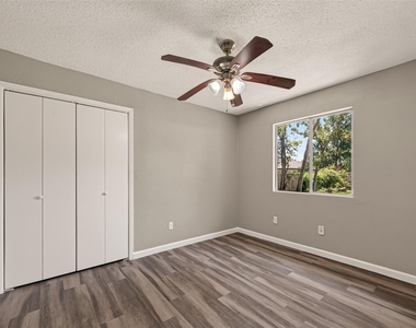 1089 Conklin Street - Photo Thumbnail 11