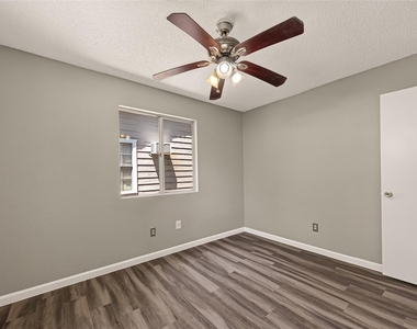 1089 Conklin Street - Photo Thumbnail 16