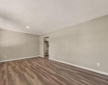 1089 Conklin Street - Photo Thumbnail 5