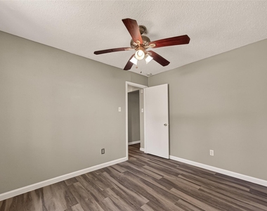 1089 Conklin Street - Photo Thumbnail 12