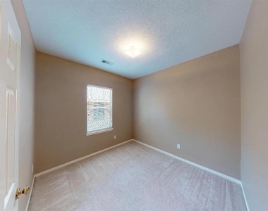 1410 Chesterpoint Drive - Photo Thumbnail 8