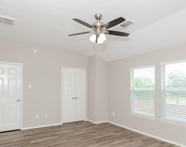 7318 Cypress Prairie Drive - Photo Thumbnail 8