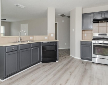 7318 Cypress Prairie Drive - Photo Thumbnail 4