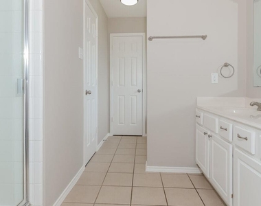 7318 Cypress Prairie Drive - Photo Thumbnail 9