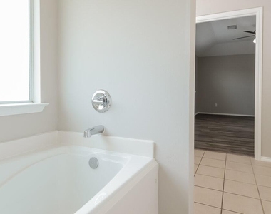 7318 Cypress Prairie Drive - Photo Thumbnail 10