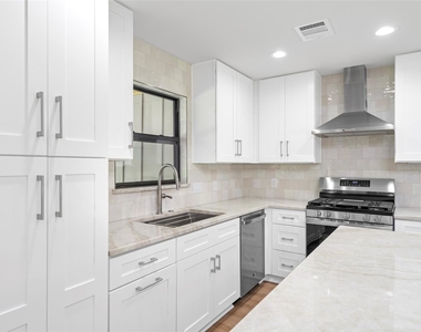 9606 Pine Lake Drive - Photo Thumbnail 12