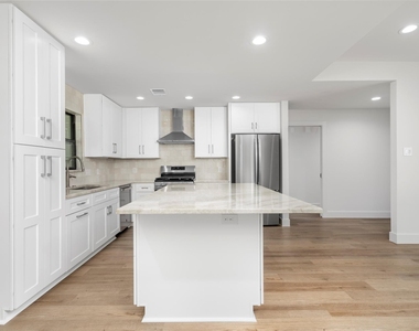 9606 Pine Lake Drive - Photo Thumbnail 11
