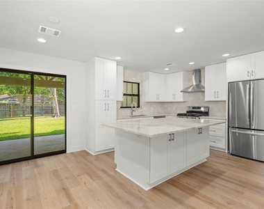 9606 Pine Lake Drive - Photo Thumbnail 7