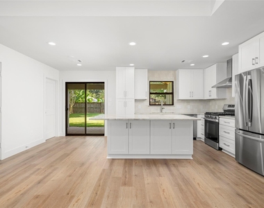 9606 Pine Lake Drive - Photo Thumbnail 6