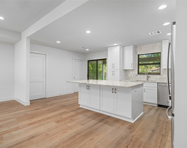 9606 Pine Lake Drive - Photo Thumbnail 5