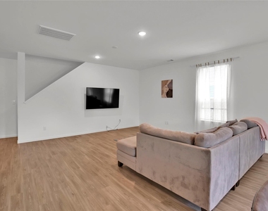 234 Pine Cavern Drive - Photo Thumbnail 9