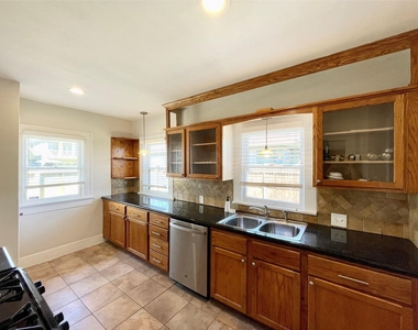 405 E 28th Street - Photo Thumbnail 15