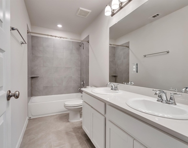 7087 Silverleaf Oak Street - Photo Thumbnail 16