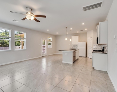7087 Silverleaf Oak Street - Photo Thumbnail 4