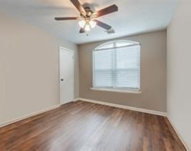 1835 Oak Ridge Drive - Photo Thumbnail 13