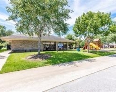 1835 Oak Ridge Drive - Photo Thumbnail 20