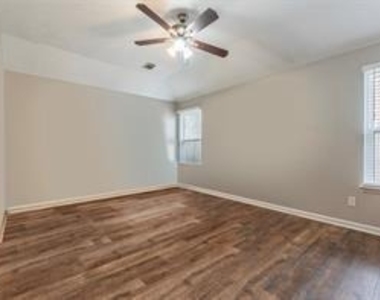 1835 Oak Ridge Drive - Photo Thumbnail 10