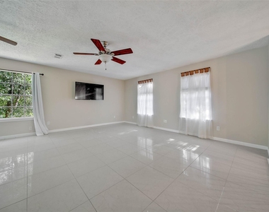 2603 Rosewood Place - Photo Thumbnail 4