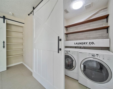 2603 Rosewood Place - Photo Thumbnail 9