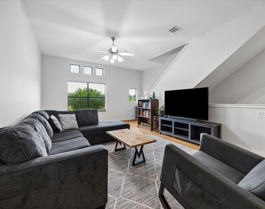 3501 Link Valley Drive - Photo Thumbnail 2