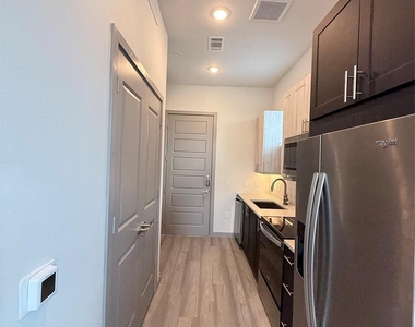 11604 Stonehollow Dr - Photo Thumbnail 2