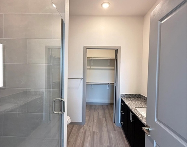11604 Stonehollow Dr - Photo Thumbnail 5
