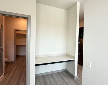 11604 Stonehollow Dr - Photo Thumbnail 4