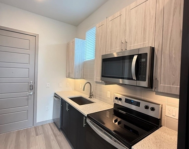 11604 Stonehollow Dr - Photo Thumbnail 1