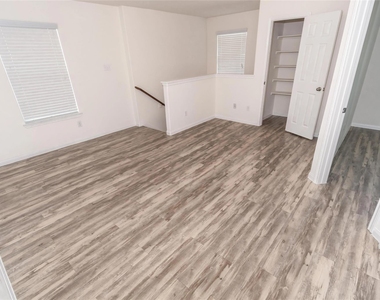 2822 Junction Drive - Photo Thumbnail 4