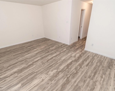 2822 Junction Drive - Photo Thumbnail 3