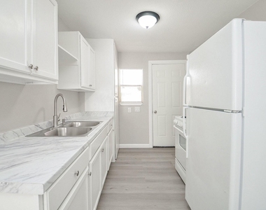 6010 Collingsworth - Photo Thumbnail 9