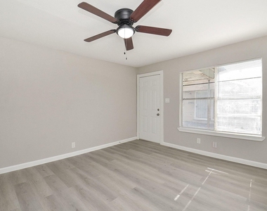 6010 Collingsworth - Photo Thumbnail 4