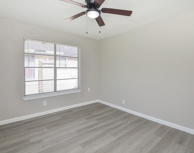 6010 Collingsworth - Photo Thumbnail 13
