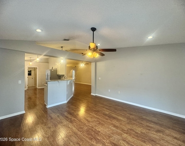 4726 Four Lakes Drive - Photo Thumbnail 5