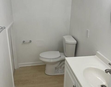 2254 W New Haven Avenue - Photo Thumbnail 8