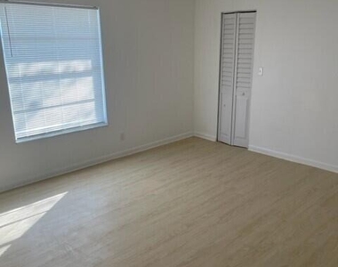 2254 W New Haven Avenue - Photo Thumbnail 15