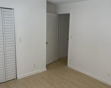 2254 W New Haven Avenue - Photo Thumbnail 25