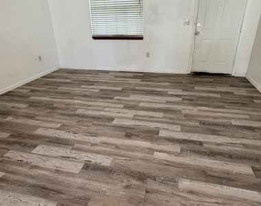 2532 Palmetto Drive - Photo Thumbnail 3