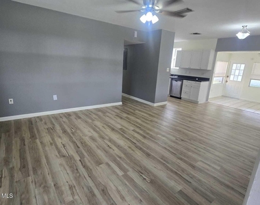 2903 Rollins Street - Photo Thumbnail 6