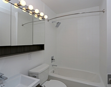 West 53 Street - Photo Thumbnail 3