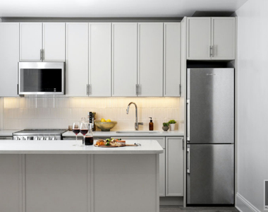 West 34th Street - Photo Thumbnail 2
