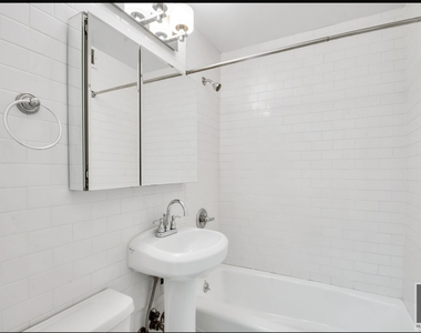 West 49 Street - Photo Thumbnail 5
