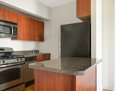 West 49 Street - Photo Thumbnail 4