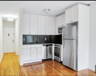 West 49 Street - Photo Thumbnail 1